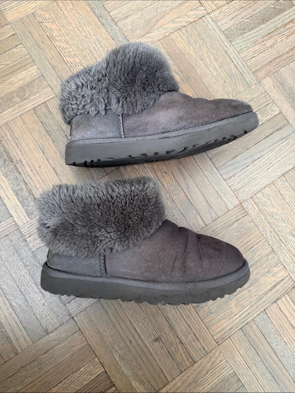 UGG classic mini fluff